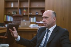 Interviu cu Prim-ministrul Pavel Filip: „Vom sta departe de politica partizană și vom guverna cu un singur gând - rezultatele” Interviu cu Prim-ministrul Pavel Filip: „Vom sta departe de politica partizană și vom guverna cu un singur gând - rezultatele”
