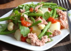 Rețetă de duminică: Cum se face cea mai bună salată cu ton Rețetă de duminică: Cum se face cea mai bună salată cu ton