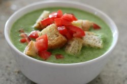 (REȚETA ZILEI) Supă cremă de rucola (REȚETA ZILEI) Supă cremă de rucola