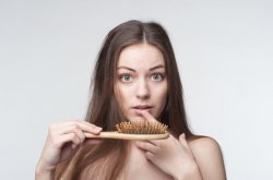 De ce ne cade mai mult păr toamna? Răspunsul specialistului De ce ne cade mai mult păr toamna? Răspunsul specialistului