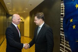Pavel Filip a discutat cu Valdis Dombrovskis despre situația economică din Republica Moldova