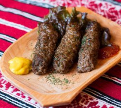Reţetă mici - mititei tradiţionali româneşti Reţetă mici - mititei tradiţionali româneşti
