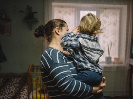 Малыши, обреченные на жизнь за решеткой Малыши, обреченные на жизнь за решеткой