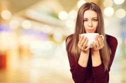 Decoloarea părului acasă, cu ceai şi lămâie Decoloarea părului acasă, cu ceai şi lămâie