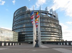 Peste 100 de parlamentari de stânga francezi contestă constituționalitatea acordului UE-Canada Peste 100 de parlamentari de stânga francezi contestă constituționalitatea acordului UE-Canada