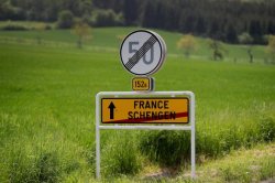 Amenințarea teroristă ar putea duce la sfârșitul Spațiului Schengen. Cererea Franţei şi Germaniei Amenințarea teroristă ar putea duce la sfârșitul Spațiului Schengen. Cererea Franţei şi Germaniei