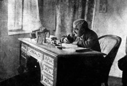 În culisele Istoriei: MOARTEA ȘI NEMURIREA UNUI SCRIITOR În culisele Istoriei: MOARTEA ȘI NEMURIREA UNUI SCRIITOR
