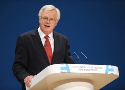David Davis, ministrul britanic pentru Brexit: Marea Britanie nu se aşteaptă la o factură de 60 de miliarde de euro din partea UE David Davis, ministrul britanic pentru Brexit: Marea Britanie nu se aşteaptă la o factură de 60 de miliarde de euro din partea UE