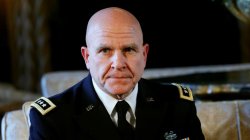 Consilierul pentru securitate al președintelui Trump promite răspunsuri mai dure pentru talibani și Rusia Consilierul pentru securitate al președintelui Trump promite răspunsuri mai dure pentru talibani și Rusia
