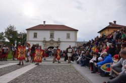 Spectacolele de reconstituire antică şi luptele dintre daci şi romani, reluate la Alba Iulia Spectacolele de reconstituire antică şi luptele dintre daci şi romani, reluate la Alba Iulia