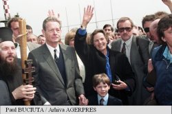 25 de ani de la vizita regelui Mihai I în România, cu ocazia sărbătorilor Sfintelor Paști 25 de ani de la vizita regelui Mihai I în România, cu ocazia sărbătorilor Sfintelor Paști