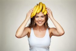 Ce se întâmplă dacă ții o coajă de banană pe frunte Ce se întâmplă dacă ții o coajă de banană pe frunte