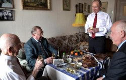 Putin și-a vizitat fostul șef din KGB Putin și-a vizitat fostul șef din KGB