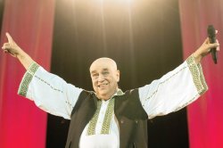 DOCUMENTAR: Cântărețul de muzică populară Benone Sinulescu, la 80 de ani