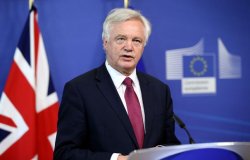 David Davis, ministrul britanic pentru Brexit: Londra va face peste câteva zile o propunere Uniunii Europene privind drepturile cetăţenilor David Davis, ministrul britanic pentru Brexit: Londra va face peste câteva zile o propunere Uniunii Europene privind drepturile cetăţenilor