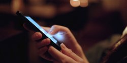 Utilizarea intensivă a telefonului mobil ar putea favoriza apariția sindromului de tunel carpian (studiu) Utilizarea intensivă a telefonului mobil ar putea favoriza apariția sindromului de tunel carpian (studiu)