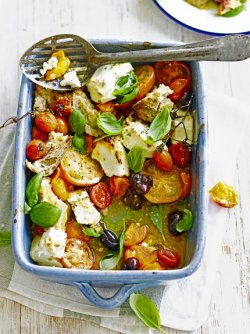 Brânză feta la cuptor cu roşii Brânză feta la cuptor cu roşii