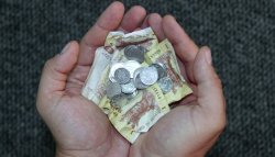 Salariile funcționarilor și profesorilor vor crește în următorii ani, dar vor fi oricum prea mici Salariile funcționarilor și profesorilor vor crește în următorii ani, dar vor fi oricum prea mici