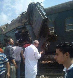 FOTO | Cel puţin 43 de morţi şi peste 100 de răniţi, în urma coliziunii dintre două trenuri în Egipt, în cel mai grav accident feroviar din ultimii zece ani, din această ţară FOTO | Cel puţin 43 de morţi şi peste 100 de răniţi, în urma coliziunii dintre două trenuri în Egipt, în cel mai grav accident feroviar din ultimii zece ani, din această ţară