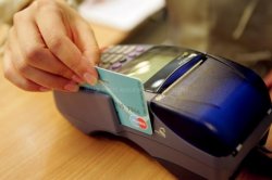 Posesorii de carduri din RM retrag în fiecare zi peste 107 MILIOANE lei cu cardul Posesorii de carduri din RM retrag în fiecare zi peste 107 MILIOANE lei cu cardul