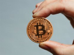 RECORD istoric | Valoarea BITCOIN a trecut pentru prima dată pragul de 4.000 de dolari RECORD istoric | Valoarea BITCOIN a trecut pentru prima dată pragul de 4.000 de dolari