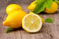 Taie o lămâie mărunt şi pune-o la congelator! EFECTUL ei îţi poate salva viaţa! Taie o lămâie mărunt şi pune-o la congelator! EFECTUL ei îţi poate salva viaţa!