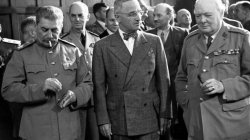 Ziua în care Stalin a aflat de existența bombei atomice Ziua în care Stalin a aflat de existența bombei atomice