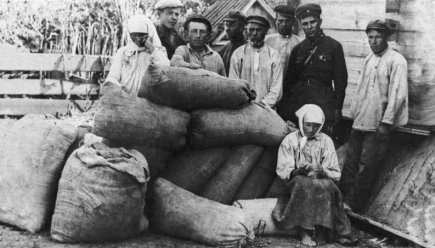 Стыдные вопросы о коллективизации Зачем Советский Союз уничтожал крестьян? Сколько было жертв? И кто такие кулаки? Стыдные вопросы о коллективизации Зачем Советский Союз уничтожал крестьян? Сколько было жертв? И кто такие кулаки?
