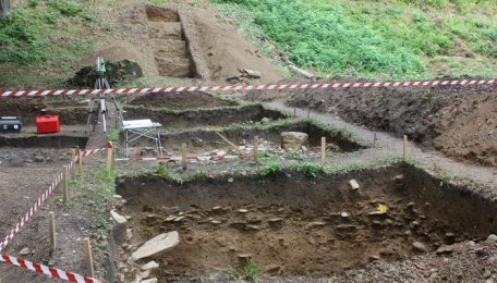 PREMIERĂ la Sarmizegetusa Regia. O alee din vremea dacilor și o construcție neștiută au fost descoperite PREMIERĂ la Sarmizegetusa Regia. O alee din vremea dacilor și o construcție neștiută au fost descoperite