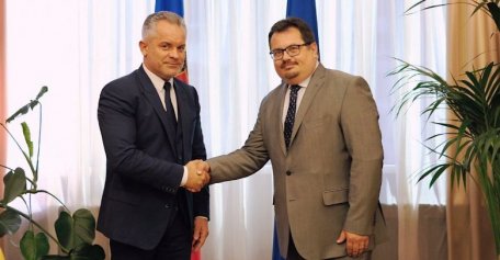 Întâlnire Vlad Plahotniuc - Peter Michalko. Ambasadorul european a încurajat R. Moldova să menţină ritmul implementării reformelor Întâlnire Vlad Plahotniuc - Peter Michalko. Ambasadorul european a încurajat R. Moldova să menţină ritmul implementării reformelor