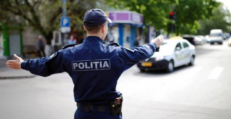 VIDEO / Străzile capitalei, mai sigure pentru vârstnici și copii. Polițiștii, de veghe în locuri publice și în intersecții VIDEO / Străzile capitalei, mai sigure pentru vârstnici și copii. Polițiștii, de veghe în locuri publice și în intersecții