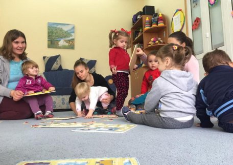 În vizită la creșa pentru copiii celor care întâmpină greutăți În vizită la creșa pentru copiii celor care întâmpină greutăți