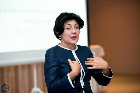 PL folosește cuvinte suburbane la adresa Silviei Radu, după ce l-a dat afară din ședință pe protejatul liberalilor de la direcția de transport a Primăriei PL folosește cuvinte suburbane la adresa Silviei Radu, după ce l-a dat afară din ședință pe protejatul liberalilor de la direcția de transport a Primăriei