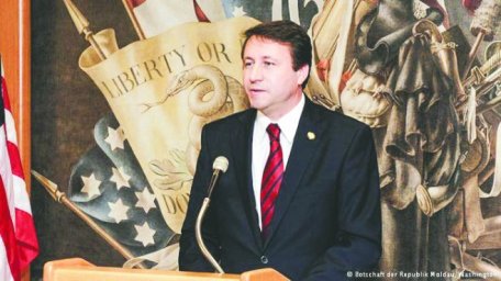Igor Munteanu: „Banii noştri servesc drept pernă de oxigen pentru administrația separatistă” Igor Munteanu: „Banii noştri servesc drept pernă de oxigen pentru administrația separatistă”