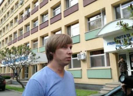 Moldoveanul găsit împușcat în Bistrița a fost jefuit în spital de două angajate. Suma era mare Moldoveanul găsit împușcat în Bistrița a fost jefuit în spital de două angajate. Suma era mare