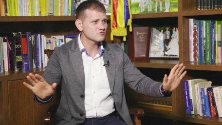 Valeriu Munteanu: „Dacă pe numele meu sau al fraților mei există dosare penale, mă retrag din cursă” Valeriu Munteanu: „Dacă pe numele meu sau al fraților mei există dosare penale, mă retrag din cursă”