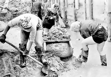 Ocupanții (III). Confiscarea terenurilor de către sovietici era considerată ca un „element al progresului socialist” Ocupanții (III). Confiscarea terenurilor de către sovietici era considerată ca un „element al progresului socialist”