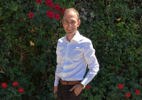 Ion Paladi, artistul basarabean care a cucerit România: „Nu aș accepta niciodată să cânt pentru politicieni gratis, cu atât mai puțin pentru socialiști” Ion Paladi, artistul basarabean care a cucerit România: „Nu aș accepta niciodată să cânt pentru politicieni gratis, cu atât mai puțin pentru socialiști”