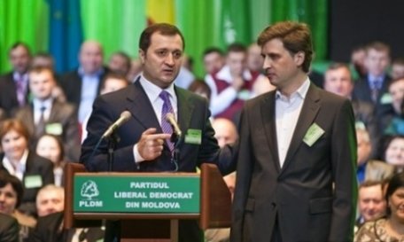 25 septembrie 2013: Filat se laudă că a "SALVAT" Banca de Economii de la FALIMENT / „Noi am decis să mergem pe altă cale, investind un miliard de lei din contul proiectelor în infrastructură” 25 septembrie 2013: Filat se laudă că a "SALVAT" Banca de Economii de la FALIMENT / „Noi am decis să mergem pe altă cale, investind un miliard de lei din contul proiectelor în infrastructură”