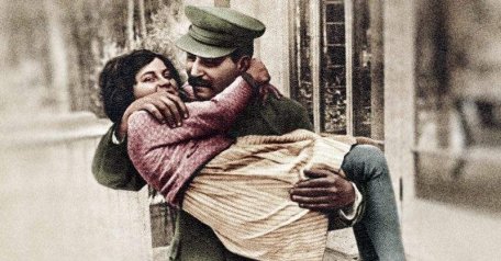 Soarta blestemată a copiilor lui Stalin! Și-a lăsat fiul pe mâna naziștilor, refuzând schimbul propus de Hitler! Soarta blestemată a copiilor lui Stalin! Și-a lăsat fiul pe mâna naziștilor, refuzând schimbul propus de Hitler!