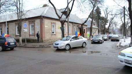 Un marș automobilistic dedicat Unirii Republicii Moldova cu România va avea loc astăzi în Chișinău Un marș automobilistic dedicat Unirii Republicii Moldova cu România va avea loc astăzi în Chișinău