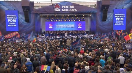 Plahotniuc, în fața a 100 de mii de oameni: Moldova alege a patra cale - rezolvarea problemelor concrete ale oamenilor Plahotniuc, în fața a 100 de mii de oameni: Moldova alege a patra cale - rezolvarea problemelor concrete ale oamenilor