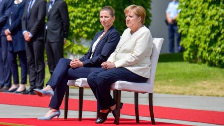 Germania: „Cenzură” la CDU privind tremuratul lui Merkel Germania: „Cenzură” la CDU privind tremuratul lui Merkel