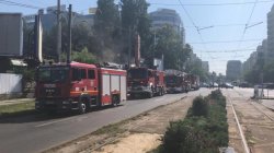 Incendiu puternic la un restaurant din Bucureşti! Persoanele din interior au ieşit fugind Incendiu puternic la un restaurant din Bucureşti! Persoanele din interior au ieşit fugind