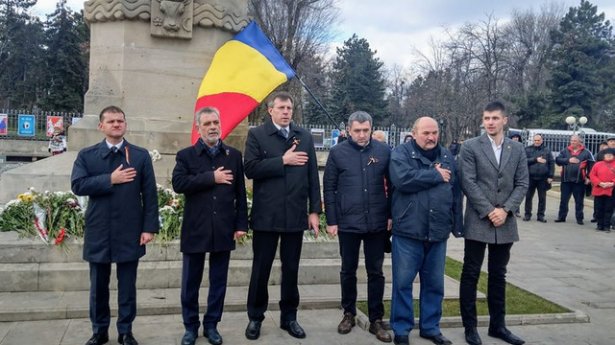Chirtoacă, Munteanu, Deliu și Carp la o acțiune comună de Ziua Unirii: Să lăsăm orgoliile la o parte, să putem da mâna Chirtoacă, Munteanu, Deliu și Carp la o acțiune comună de Ziua Unirii: Să lăsăm orgoliile la o parte, să putem da mâna