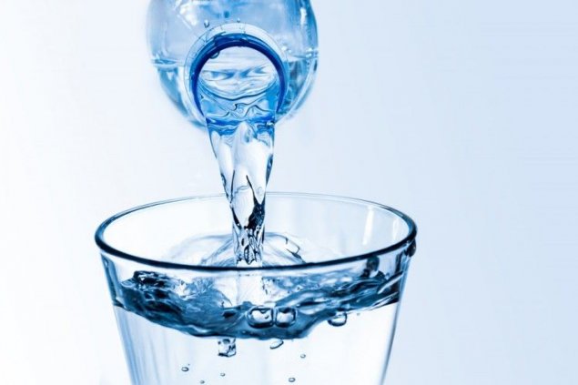 Câți litri de apă trebuie să bei pe zi ca să slăbești fără efort | Actualitate