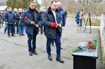 Mai mulți deputații socialiști și membri din „garda tânără” au depus flori la Ambasada Ucrainei la Chișinău