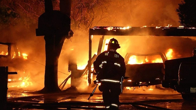 VIDEO / EXPLOZIE urmată de incendiu la Botanica. Doi copii și o femeie au fost răniți VIDEO / EXPLOZIE urmată de incendiu la Botanica. Doi copii și o femeie au fost răniți