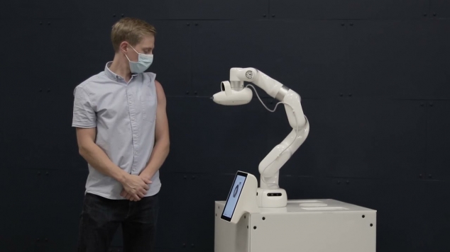 VIDEO / Robotul care administrează vaccinul antiCovid fără ac şi fără medic