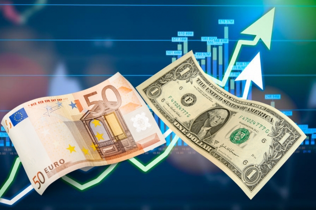 CURS VALUTAR 3 decembrie: Cât costă un euro și un dolar